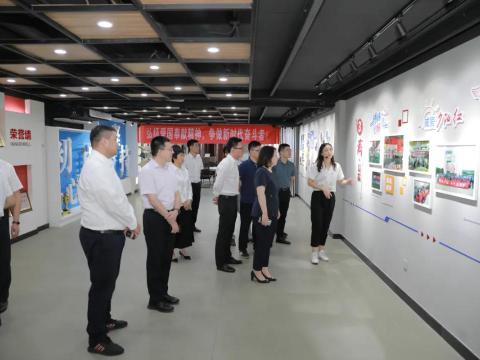 团省委副书记张迎春来菠菜担保网集团调研共青团事情