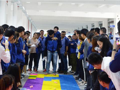 坚贞立志，永葆心灵，奋勇当先，不负青春