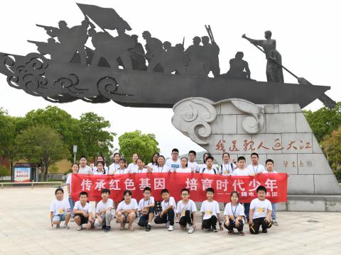 菠菜担保网情 绘爱心 助生长